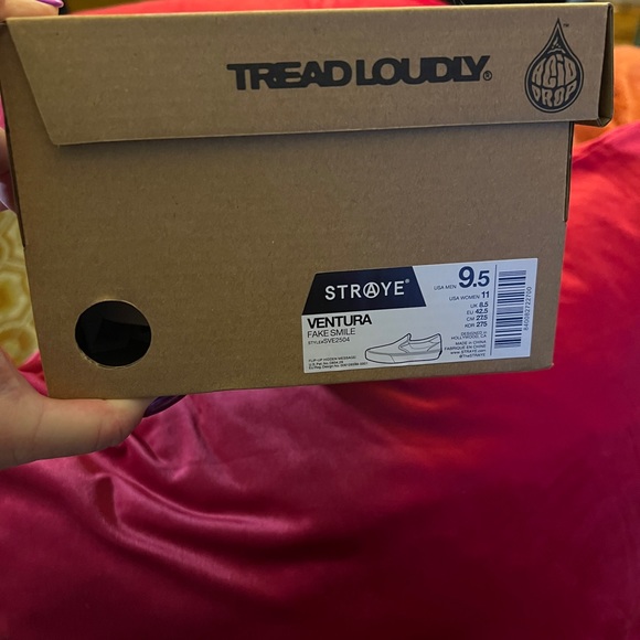 Straye Ventura, fake smile, sneakers, Unisex size 9 1/2 men’s or size 11… - Picture 3 of 11